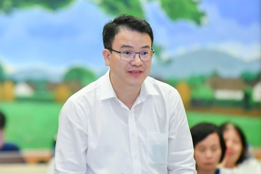 Thứ trưởng Bộ KH&ĐT Trần Quốc Phương cho rằng đề xuất chuyển vốn cho ba dự án giao thông là để “sử dụng đồng vốn hiệu quả”. Ảnh: PHẠM THẮNG Thứ trưởng Bộ KH&ĐT Trần Quốc Phương cho rằng đề xuất chuyển vốn cho ba dự án giao thông là để “sử dụng đồng vốn hiệu quả”. Ảnh: PHẠM THẮNG