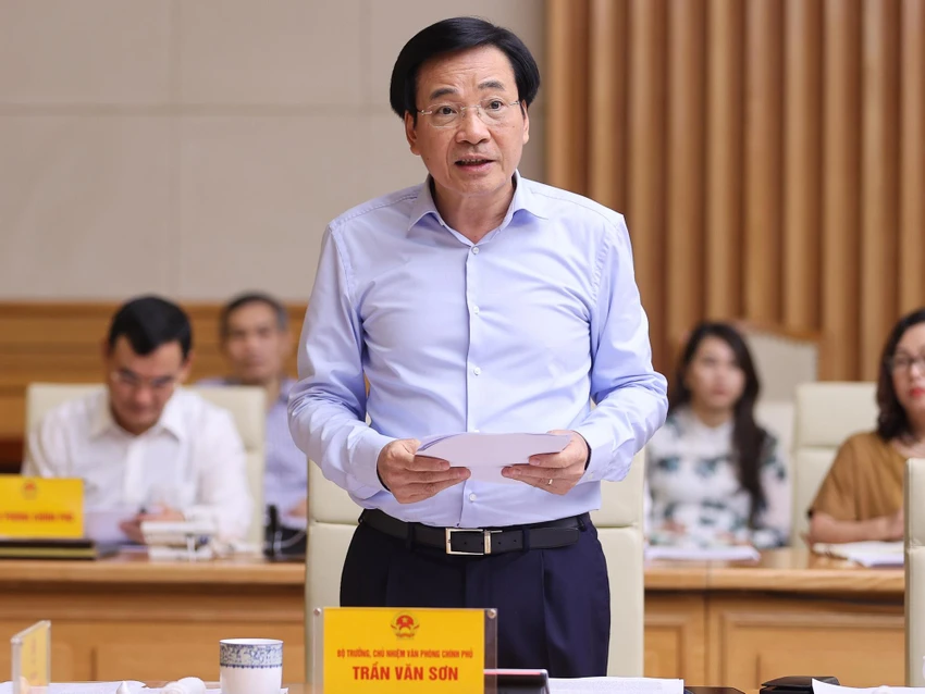 Bộ trưởng, Chủ nhiệm Văn phòng Chính phủ Trần Văn Sơn thông tin tại hội nghị. Ảnh: VGP Bộ trưởng, Chủ nhiệm Văn phòng Chính phủ Trần Văn Sơn thông tin tại hội nghị. Ảnh: VGP