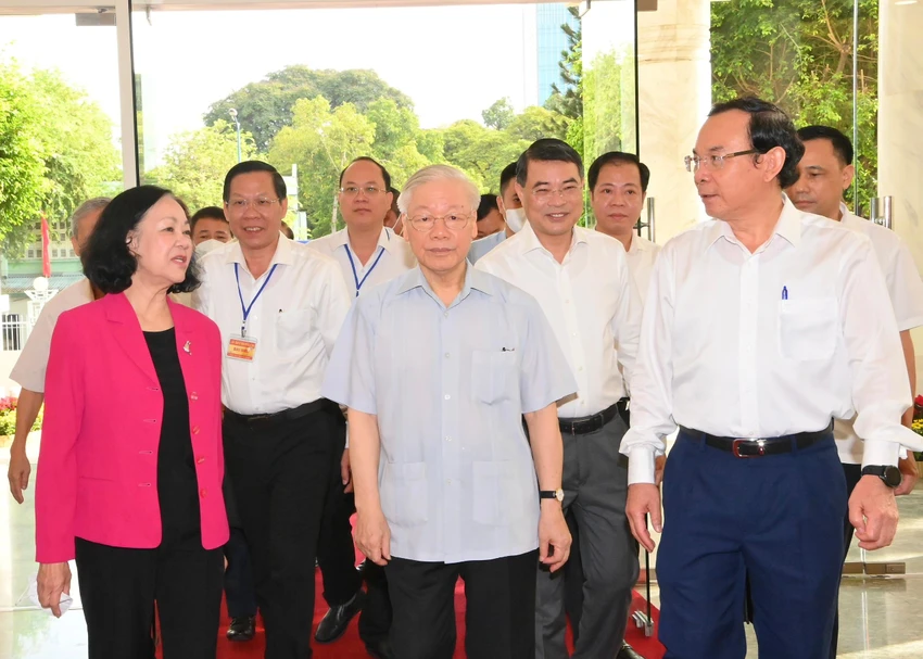 Tổng Bí thư Nguyễn Phú Trọng dẫn đầu đoàn công tác của Trung ương Đảng thăm và làm việc tại TP.HCM. Ảnh: Báo SGGP Tổng Bí thư Nguyễn Phú Trọng dẫn đầu đoàn công tác của Trung ương Đảng thăm và làm việc tại TP.HCM. Ảnh: Báo SGGP