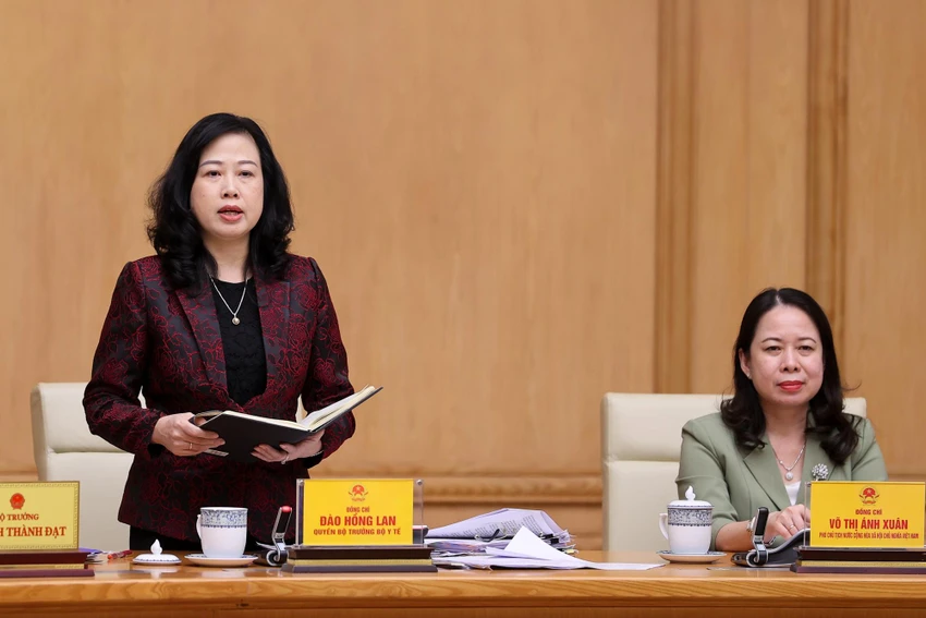 Quyền Bộ trưởng Bộ Y tế Đào Hồng Lan phát biểu ý kiến tại Hội nghị. Ảnh: VGP Quyền Bộ trưởng Bộ Y tế Đào Hồng Lan phát biểu ý kiến tại Hội nghị. Ảnh: VGP