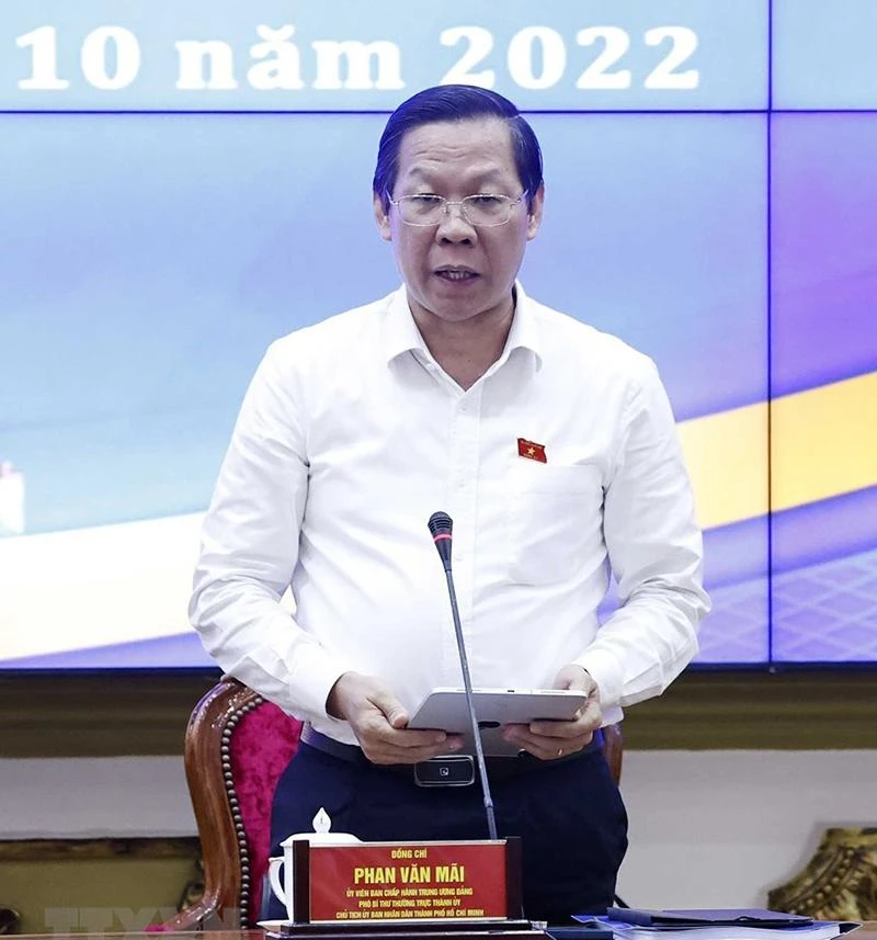 Chủ tịch UBND TP.HCM Phan Văn Mãi báo cáo tại buổi làm việc. Ảnh: TTXVN Chủ tịch UBND TP.HCM Phan Văn Mãi báo cáo tại buổi làm việc. Ảnh: TTXVN