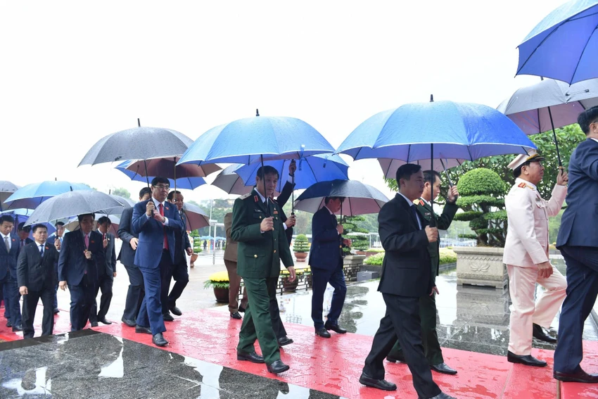 Lãnh đạo Đảng, Nhà nước vào Lăng viếng Chủ tịch Hồ Chí Minh. Ảnh: VGP Lãnh đạo Đảng, Nhà nước vào Lăng viếng Chủ tịch Hồ Chí Minh. Ảnh: VGP