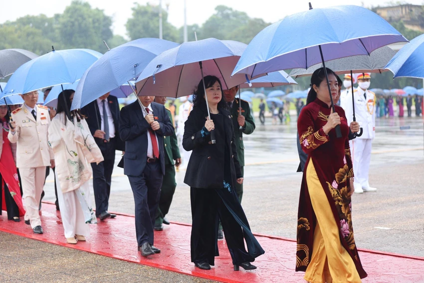 Lãnh đạo Đảng, Nhà nước vào Lăng viếng Chủ tịch Hồ Chí Minh. Ảnh: VGP Lãnh đạo Đảng, Nhà nước vào Lăng viếng Chủ tịch Hồ Chí Minh. Ảnh: VGP