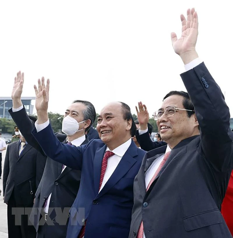 Chủ tịch nước Nguyễn Xuân Phúc, Thủ tướng Phạm Minh Chính cùng nhiều vị lãnh đạo cấp cao Đảng, Nhà nước tiễn Tổng Bí thư Nguyễn Phú Trọng tại Sân bay quốc tế Nội Bài. Ảnh: TTXVN Chủ tịch nước Nguyễn Xuân Phúc, Thủ tướng Phạm Minh Chính cùng nhiều vị lãnh đạo cấp cao Đảng, Nhà nước tiễn Tổng Bí thư Nguyễn Phú Trọng tại Sân bay quốc tế Nội Bài. Ảnh: TTXVN