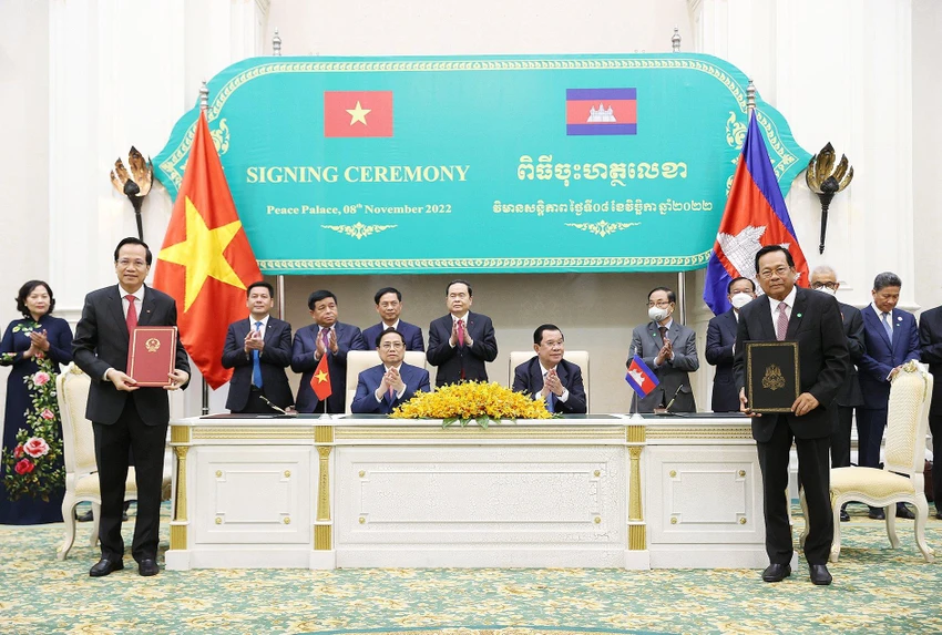 Hai Thủ tướng chứng kiến Lễ ký kết văn kiện giữa hai nước. Ảnh: VGP Hai Thủ tướng chứng kiến Lễ ký kết văn kiện giữa hai nước