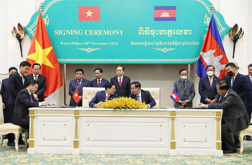 Hai Thủ tướng chứng kiến Lễ ký kết văn kiện giữa hai nước. Ảnh: VGP Hai Thủ tướng chứng kiến Lễ ký kết văn kiện giữa hai nước. Ảnh: VGP