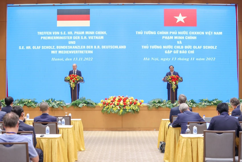 Thủ tướng Phạm Minh Chính và Thủ tướng Cộng hòa Liên bang Đức Olaf Scholz gặp gỡ báo chí