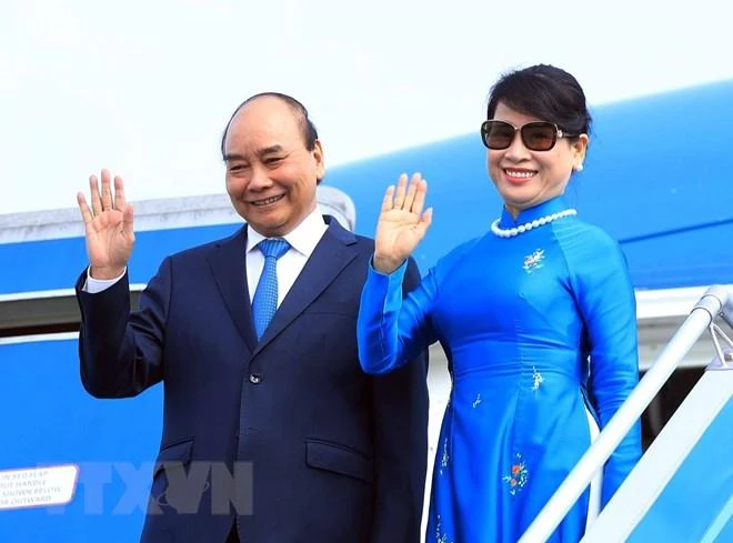 Chủ tịch nước Nguyễn Xuân Phúc cùng Phu nhân lên đường thăm chính thức Vương quốc Thái Lan. Ảnh: TTXVN Chủ tịch nước Nguyễn Xuân Phúc cùng Phu nhân lên đường thăm chính thức Vương quốc Thái Lan. Ảnh: TTXVN