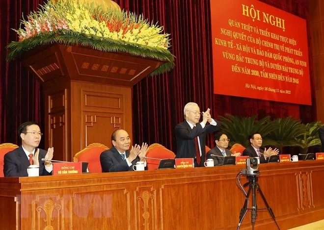 Tổng bí thư Nguyễn Phú Trọng, Chủ tịch nước Nguyễn Xuân Phúc, Thủ tướng Phạm Minh Chính, Thường trực Ban Bí thư Võ Văn Thưởng tham dự hội nghị. Ảnh: TTXVN nghi-quyet-26-bo-chinh-tri