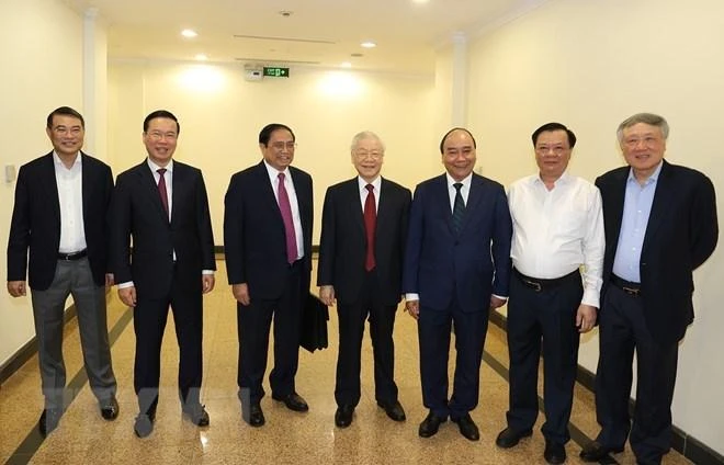 Tổng bí thư Nguyễn Phú Trọng cùng các lãnh đạo Đảng, Nhà nước tham dự hội nghị. Ảnh: TTXVN bo-chinh-tri-trien-khai-nghi-quyet-30
