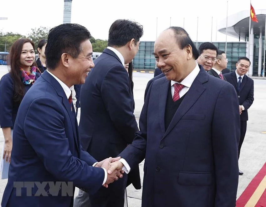 Lễ tiễn Chủ tịch nước lên đường sang thăm Hàn Quốc tại sân bay Nội Bài. Ảnh: TTXVN chu-tich-nuoc-tham-han-quoc