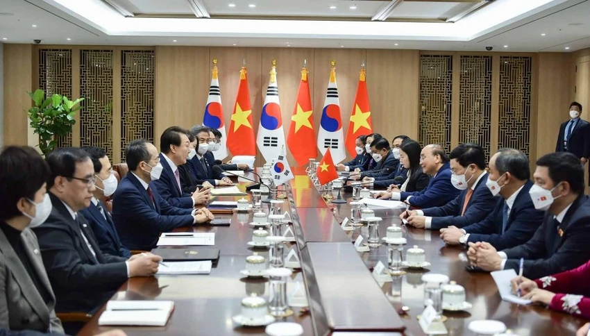 Chủ tịch nước Nguyễn Xuân Phúc và Tổng thống Yoon Suk Yeol hội đàm. Ảnh: VOV Chủ tịch nước Nguyễn Xuân Phúc và Tổng thống Yoon Suk Yeol hội đàm. Ảnh: VOV
