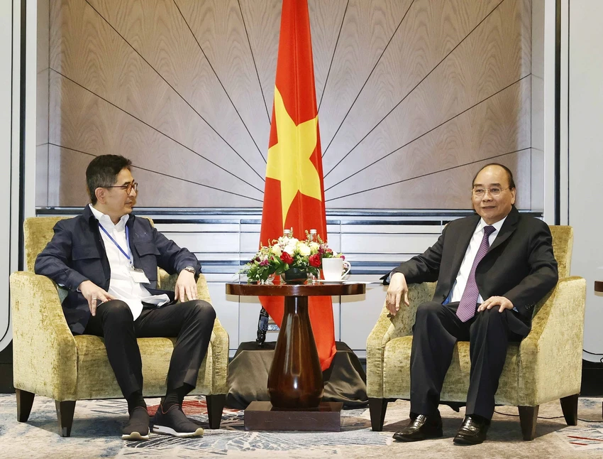 Chủ tịch nước Nguyễn Xuân Phúc tiếp Chủ tịch Phòng Thương mại và Công nghiệp Indonesia Arsjad Rasjid. Ảnh: TTXVN Chủ tịch nước Nguyễn Xuân Phúc tiếp Chủ tịch Phòng Thương mại và Công nghiệp Indonesia Arsjad Rasjid. Ảnh: TTXVN