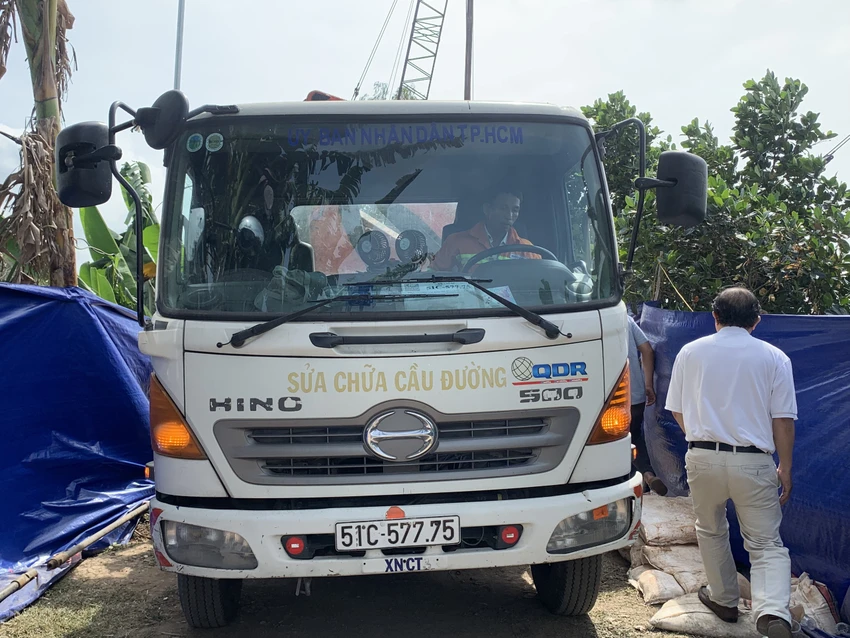 Xe thiết bị của TP.HCM được tăng cường xuống hiện trường. Xe thiết bị của TP.HCM được tăng cường xuống hiện trường.