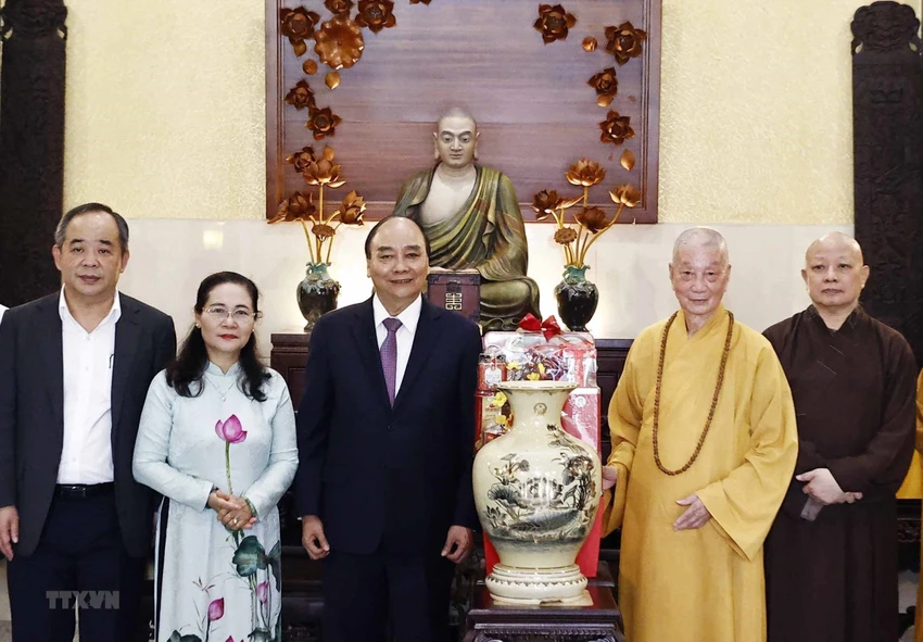 Chủ tịch nước Nguyễn Xuân Phúc chúc Tết Pháp chủ Giáo hội Phật giáo Việt Nam Thích Trí Quảng. Ảnh: TTXVN Chủ tịch nước Nguyễn Xuân Phúc chúc Tết Pháp chủ Giáo hội Phật giáo Việt Nam Thích Trí Quảng. Ảnh: TTXVN
