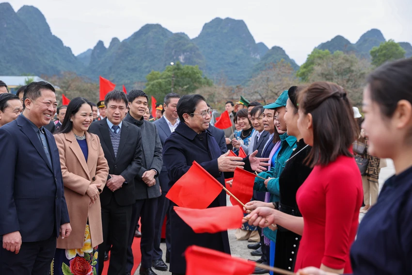 Thủ tướng thăm, chúc Tết tại vùng biên giới Cao Bằng. Ảnh: VGP Thủ tướng thăm, chúc Tết tại vùng biên giới Cao Bằng. Ảnh: VGP