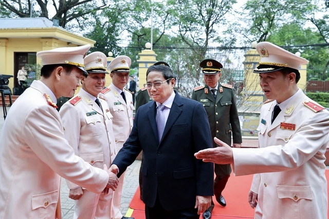 Thủ tướng thăm, chúc Tết cán bộ, chiến sĩ Bộ Tư lệnh Cảnh vệ (Bộ Công an). Ảnh: VGP