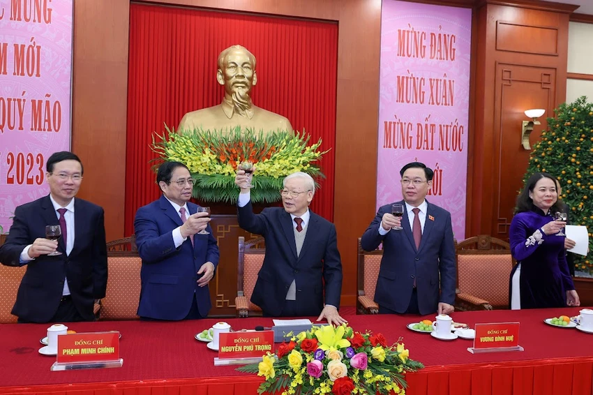 Tổng Bí thư Nguyễn Phú Trọng chúc sự nghiệp cách mạng của nhân dân ta đạt được nhiều thắng lợi mới to lớn hơn nữa; năm 2023 thắng lợi to lớn hơn, phát triển nhanh và bền vững hơn năm 2022. Ảnh: VGP