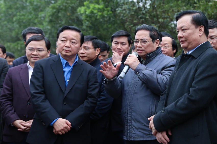 Thủ tướng yêu cầu khẩn trương hoàn tất công tác chuẩn bị để khởi công đồng loạt ở cả ba địa phương, phấn đấu tháng 6-2025 hoàn thành dự án. Ảnh: VGP