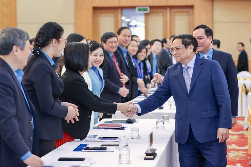 Thủ tướng Phạm Minh Chính chủ trì Hội nghị đánh giá kết quả thực hiện Quy chế về mối quan hệ công tác giữa Chính phủ và Tổng Liên đoàn Lao động Việt Nam. Ảnh: VGP Thủ tướng Phạm Minh Chính chủ trì Hội nghị đánh giá kết quả thực hiện Quy chế về mối quan hệ công tác giữa Chính phủ và Tổng Liên đoàn Lao động Việt Nam. Ảnh: VGP