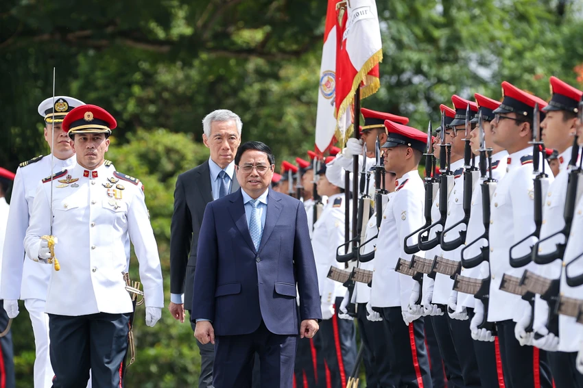Thủ tướng Singapore Lý Hiển Long và Phu nhân chủ trì lễ đón Thủ tướng Phạm Minh Chính và Phu nhân, cùng đoàn đại biểu cấp cao Việt Nam thăm chính thức Singapore. Ảnh: VGP Thủ tướng Singapore Lý Hiển Long và Phu nhân chủ trì lễ đón Thủ tướng Phạm Minh Chính và Phu nhân, cùng đoàn đại biểu cấp cao Việt Nam thăm chính thức Singapore. Ảnh: VGP