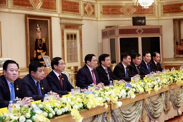 Thủ tướng chúc mừng những thành tựu của Brunei trong phát triển kinh tế và bảo đảm an sinh xã hội, tin tưởng Brunei sẽ sớm thực hiện thành công Tầm nhìn Brunei 2035 (Wawasan Brunei 2035). Ảnh: VGP Thủ tướng chúc mừng những thành tựu của Brunei trong phát triển kinh tế và bảo đảm an sinh xã hội, tin tưởng Brunei sẽ sớm thực hiện thành công Tầm nhìn Brunei 2035 (Wawasan Brunei 2035). Ảnh: VGP