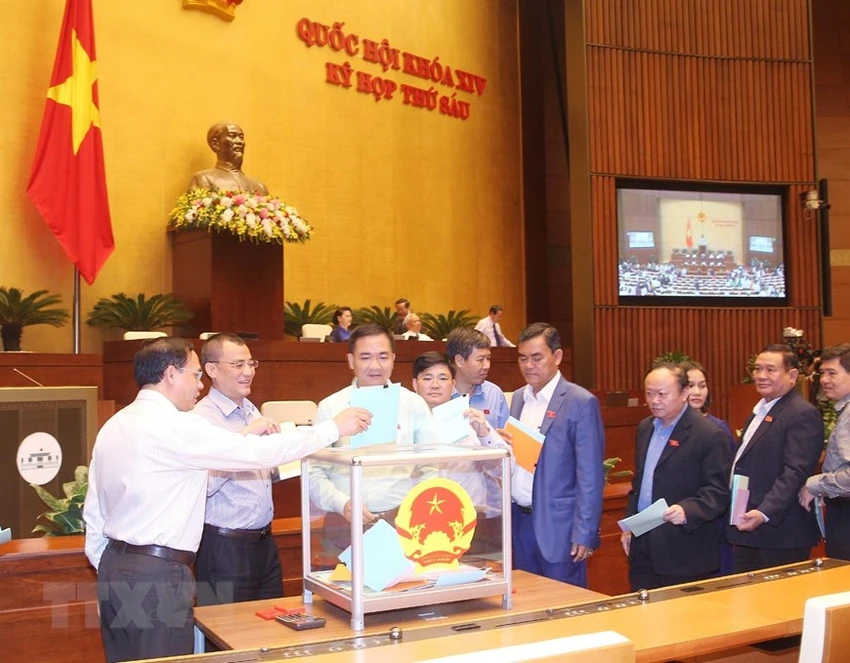 Quốc hội lấy phiếu tín nhiệm với các chức danh do Quốc hội bầu, phê chuẩn tại kỳ họp thứ 6, Quốc hội khóa XIV, tháng 10-2028. Ảnh: TTXVN