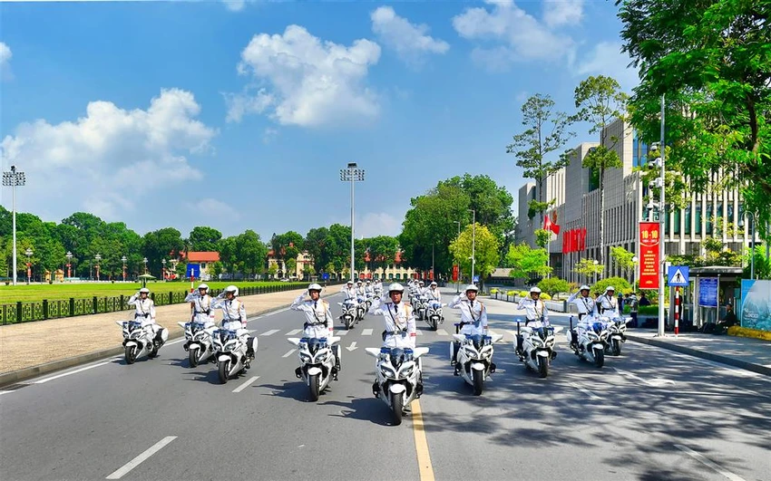 Đội hình mô tô hộ tống của lực lượng Cảnh vệ CAND. Đội hình mô tô hộ tống của lực lượng Cảnh vệ CAND.