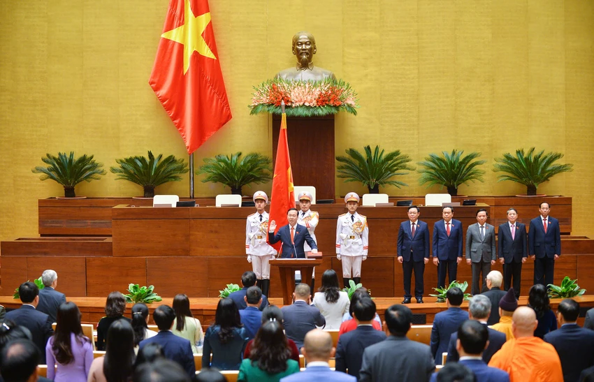 Tân Chủ tịch nước Võ Văn Thưởng tuyên thệ nhậm chức. Ảnh: PHẠM THẮNG Tân Chủ tịch nước Võ Văn Thưởng tuyên thệ nhậm chức. Ảnh: PHẠM THẮNG