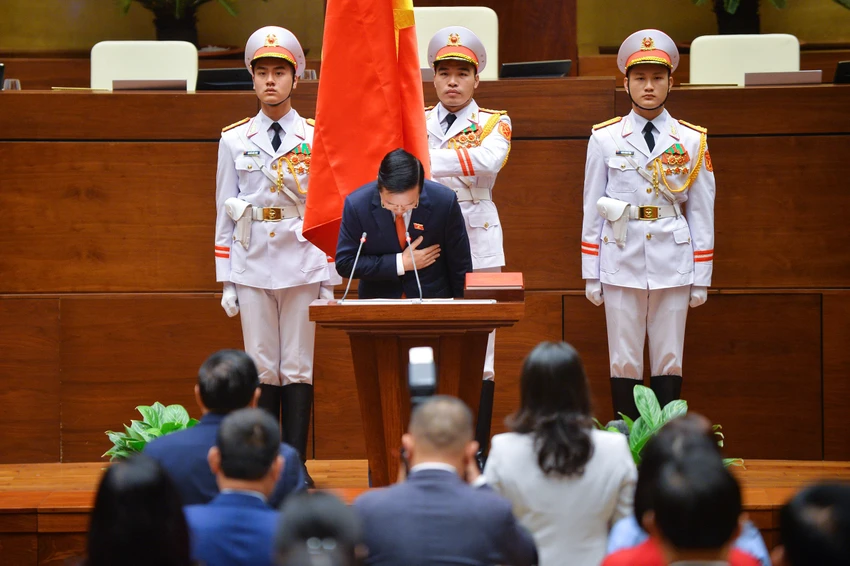Tân Chủ tịch nước Võ Văn Thưởng tuyên thệ nhậm chức. Ảnh: PHẠM THẮNG Tân Chủ tịch nước Võ Văn Thưởng tuyên thệ nhậm chức. Ảnh: PHẠM THẮNG