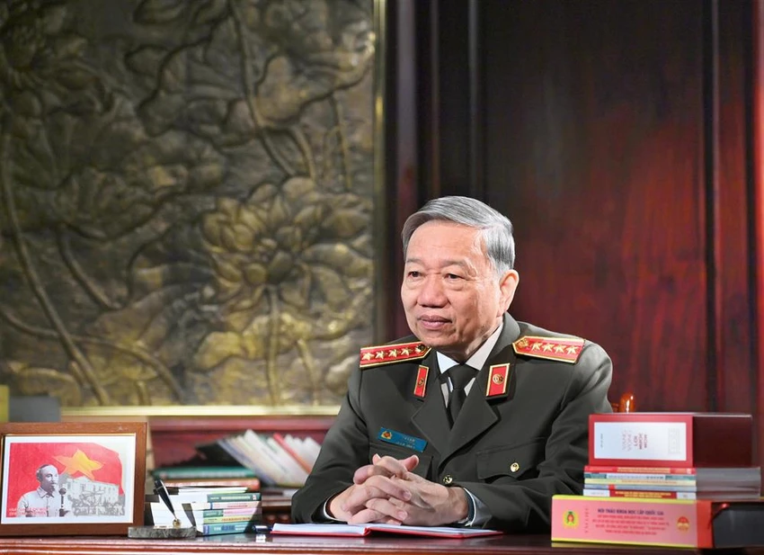 Đại tướng, GS.TS Tô Lâm, Ủy viên Bộ Chính trị, Bí thư Đảng ủy Công an Trung ương, Bộ trưởng Bộ Công an. Đại tướng, GS.TS Tô Lâm, Ủy viên Bộ Chính trị, Bí thư Đảng ủy Công an Trung ương, Bộ trưởng Bộ Công an.