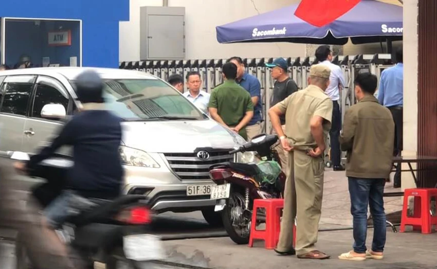 Hiện trường nơi xảy ra vụ cướp chiều 3-3. Ảnh: ĐC Hiện trường nơi xảy ra vụ cướp chiều 3-3. Ảnh: ĐC