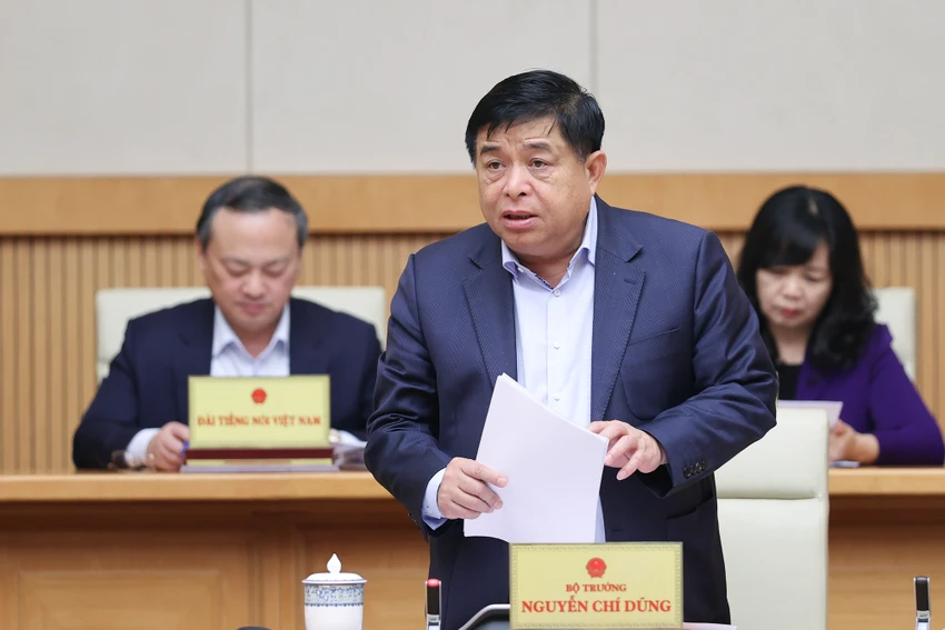 Bộ trưởng Bộ KH&ĐT Nguyễn Chí Dũng báo cáo tại hội nghị. Ảnh: VGP Bộ trưởng Bộ KH&ĐT Nguyễn Chí Dũng báo cáo tại hội nghị. Ảnh: VGP