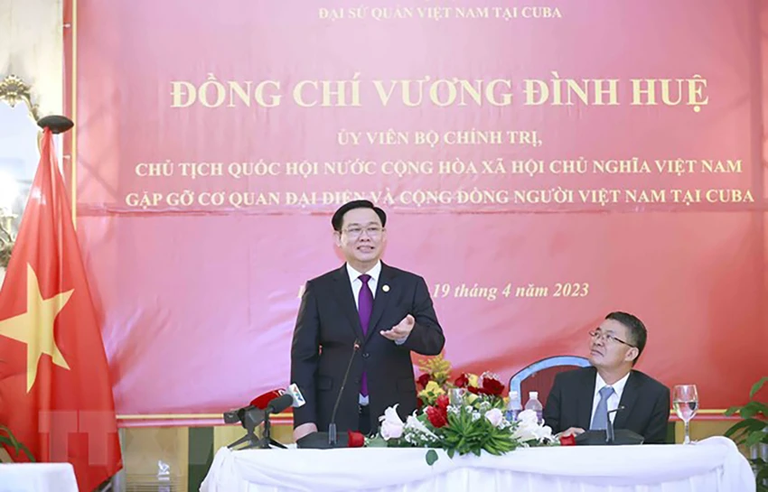 Chủ tịch Quốc hội Vương Đình Huệ phát biểu tại buổi gặp gỡ. Ảnh: TTXVN