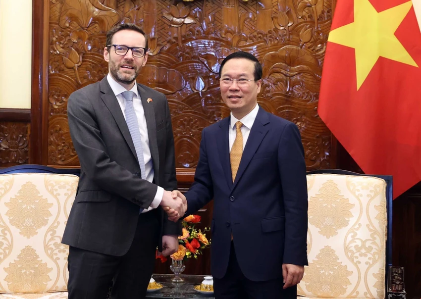 Chủ tịch nước Võ Văn Thưởng tiếp Đại sứ Vương quốc Liên hiệp Anh và Bắc Ireland tại Việt Nam Iain Frew. Ảnh: TTXVN Chủ tịch nước Võ Văn Thưởng tiếp Đại sứ Vương quốc Liên hiệp Anh và Bắc Ireland tại Việt Nam Iain Frew. Ảnh: TTXVN