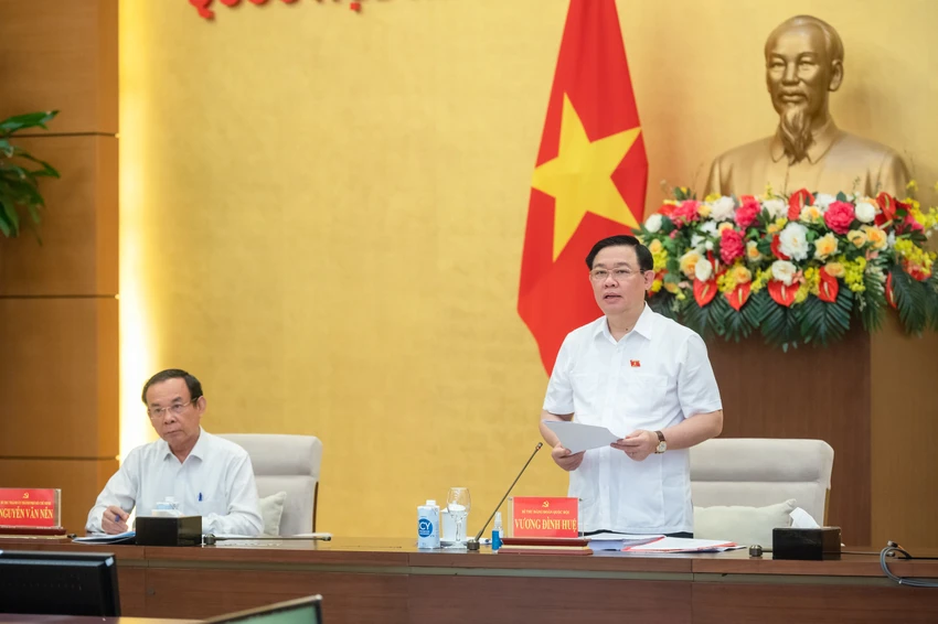 Chủ tịch QH Vương Đình Huệ phát biểu tại buổi làm việc. Ảnh: QH Chủ tịch QH Vương Đình Huệ phát biểu tại buổi làm việc. Ảnh: QH