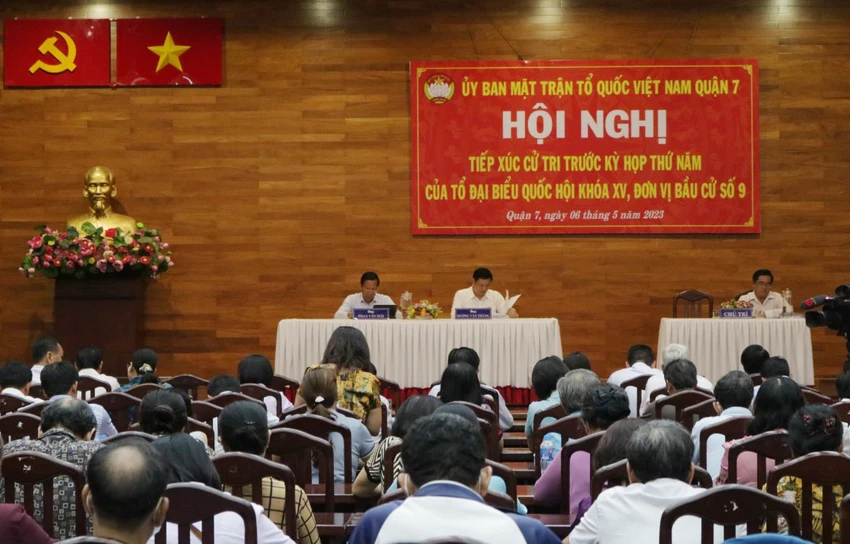 Đơn vị bầu cử số 9 tiếp xúc với cử tri quận 7. Ảnh: THANH TUYỀN Đơn vị bầu cử số 9 tiếp xúc với cử tri quận 7. Ảnh: THANH TUYỀN