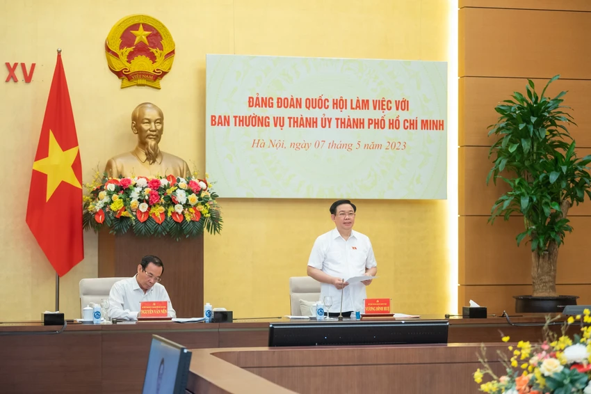 Chủ tịch Quốc hội Vương Đình Huệ kết luận nội dung làm việc. Ảnh: QH Chủ tịch Quốc hội Vương Đình Huệ kết luận nội dung làm việc. Ảnh: QH