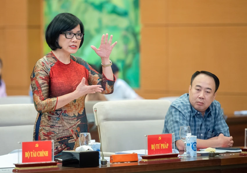 Thứ trưởng Bộ Tư pháp Đặng Hoàng Oanh. Ảnh: QH Thứ trưởng Bộ Tư pháp Đặng Hoàng Oanh. Ảnh: QH