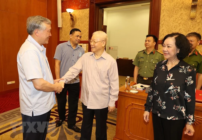 Tổng Bí thư Nguyễn Phú Trọng với các thành viên Ban Chỉ đạo Trung ương về phòng, chống tham nhũng, tiêu cực. Ảnh: TTXVN Tổng Bí thư Nguyễn Phú Trọng với các thành viên Ban Chỉ đạo Trung ương về phòng, chống tham nhũng, tiêu cực. Ảnh: TTXVN