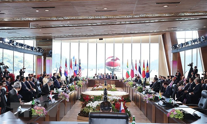 Phiên toàn thể Hội nghị Cấp cao ASEAN 42. Ảnh: TTXVN Phiên toàn thể Hội nghị Cấp cao ASEAN 42. Ảnh: TTXVN