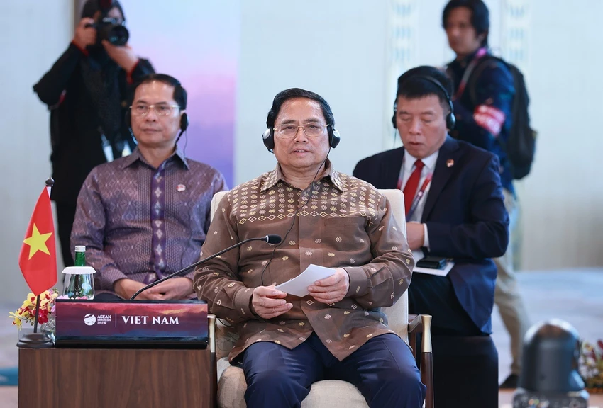 Thủ tướng Phạm Minh Chính đã cùng lãnh đạo các nước dự phiên họp hẹp trao đổi về các vấn đề quốc tế và khu vực, sáng 11-5. Ảnh: VGP