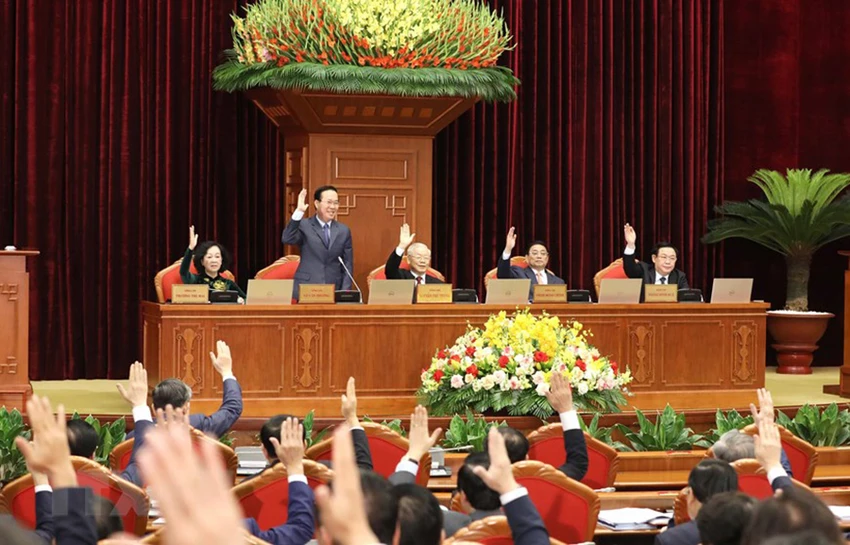 Các đại biểu biểu quyết thông qua chương trình hội nghị. Ảnh: TTXVN