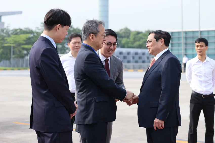 Đại sứ Nhật Bản tại Việt Nam tiễn Thủ tướng Phạm Minh Chính lên đường dự Hội nghị Thượng đỉnh Nhóm các nước công nghiệp phát triển (G7) mở rộng và làm việc tại Nhật Bản. Ảnh: VGP Đại sứ Nhật Bản tại Việt Nam tiễn Thủ tướng Phạm Minh Chính lên đường dự Hội nghị Thượng đỉnh Nhóm các nước công nghiệp phát triển (G7) mở rộng và làm việc tại Nhật Bản. Ảnh: VGP