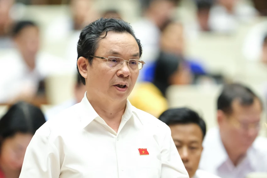 Đại biểu Hoàng Văn Cường (Hà Nội) chia sẻ về sự cần thiết của dự thảo nghị quyết mới phát triển TP.HCM. Ảnh: QH
