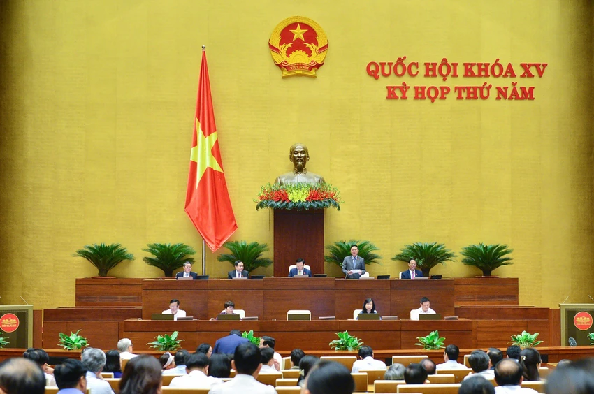 Các đại biểu nghe báo cáo giám sát về việc huy động, quản lý và sử dụng các nguồn lực phục vụ công tác phòng, chống dịch COVID-19. Ảnh: QH Các đại biểu nghe báo cáo giám sát về việc huy động, quản lý và sử dụng các nguồn lực phục vụ công tác phòng, chống dịch COVID-19. Ảnh: QH