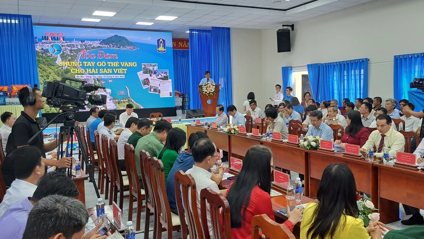 Toàn cảnh buổi tọa đàm.