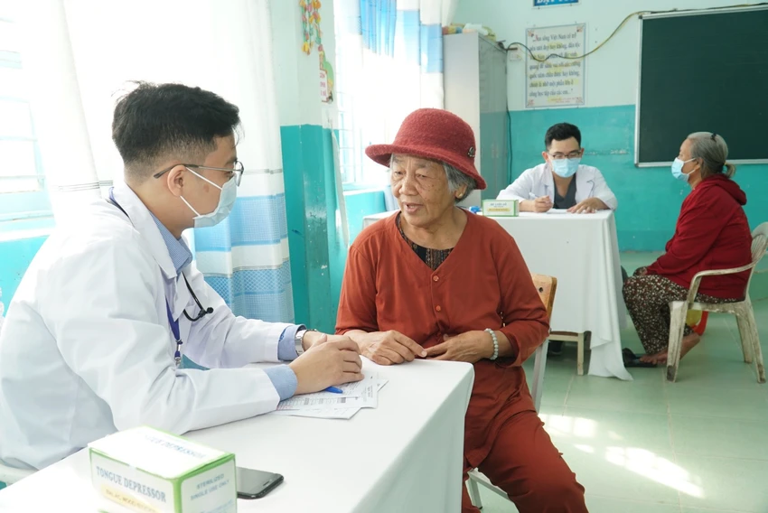 Các bác sĩ Phòng khám Đa khoa Ngọc Minh sẽ khám bệnh khám bệnh cho người dân ở Ninh Thuận.