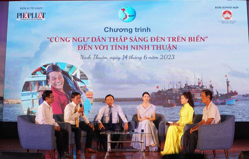 Phó Tổng biên tập Thường trực báo Pháp luật TP.HCM Nguyễn Đức Hiển, chia sẻ tại phần giao lưu của chương trình. Ảnh: NHẬT DIỄM Phó Tổng biên tập Thường trực báo Pháp luật TP.HCM Nguyễn Đức Hiển, chia sẻ tại phần giao lưu của chương trình. Ảnh: NHẬT DIỄM