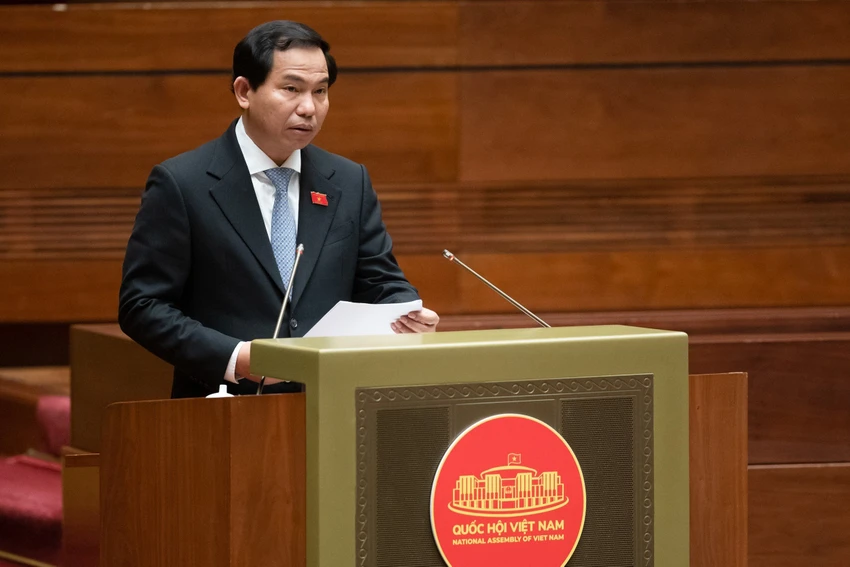 Chủ nhiệm Ủy ban Tài chính - Ngân sách Lê Quang Mạnh thay mặt UBTVQH trình bày báo cáo tiếp thu, giải trình, chỉnh lý một số điểm lớn tại dự thảo nghị quyết. Ảnh: PHẠM THẮNG